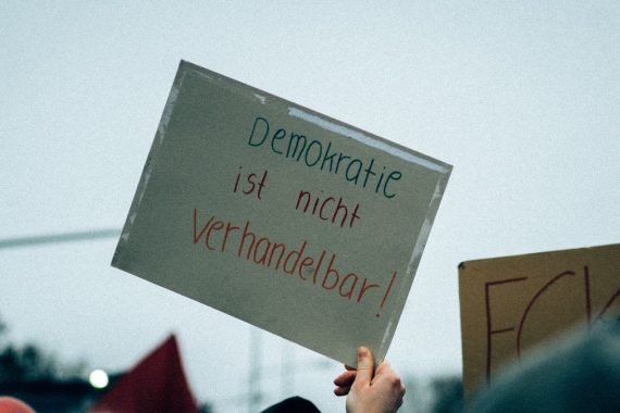 Demonstrationen und Proteste in Gießen, Deutschland gegen die Gründung der neuen rechtsextremistischen AfD Jugendorganisation